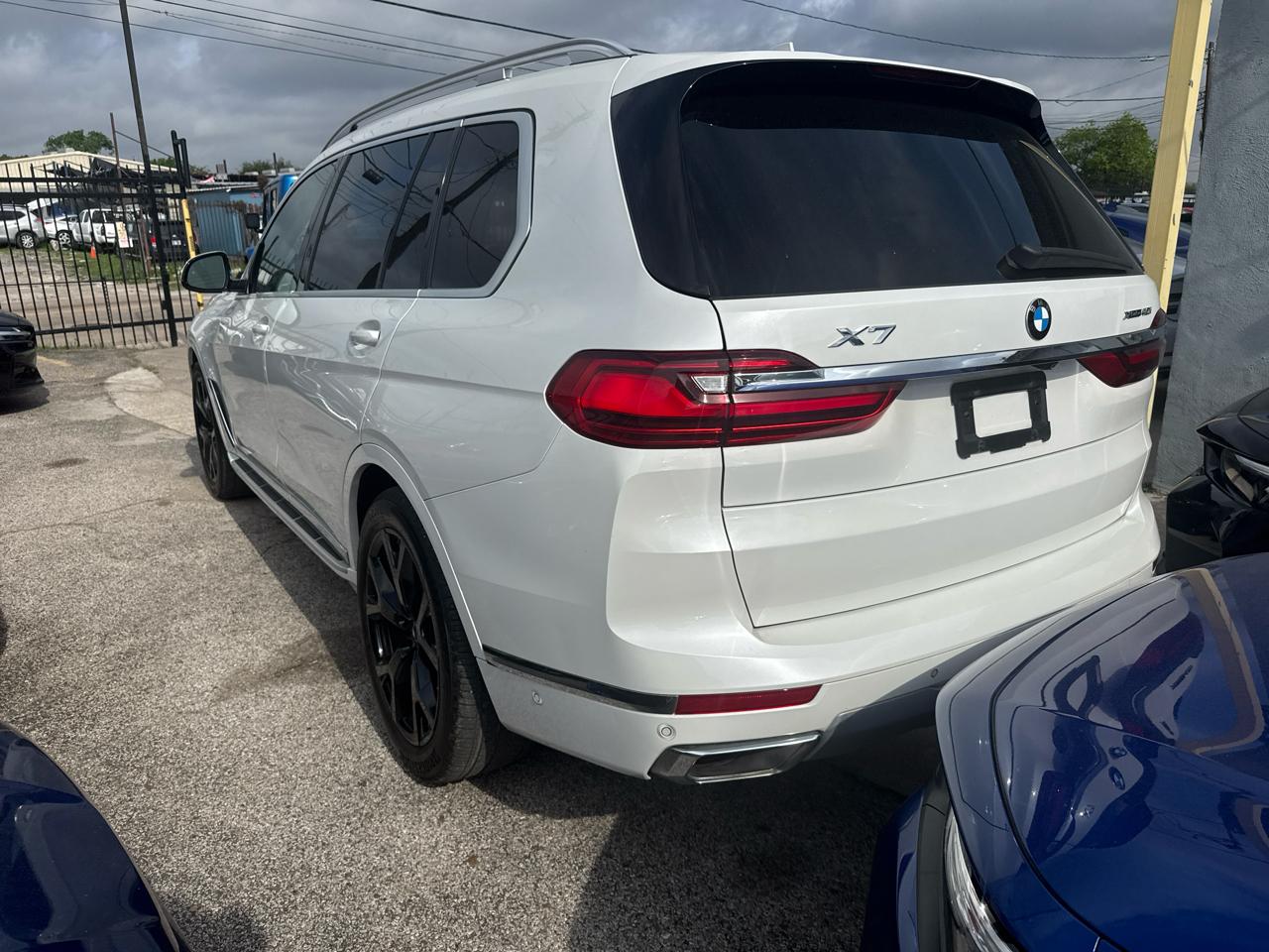 BMW X7 xDrive40i Sports Activity Vehicle 2021