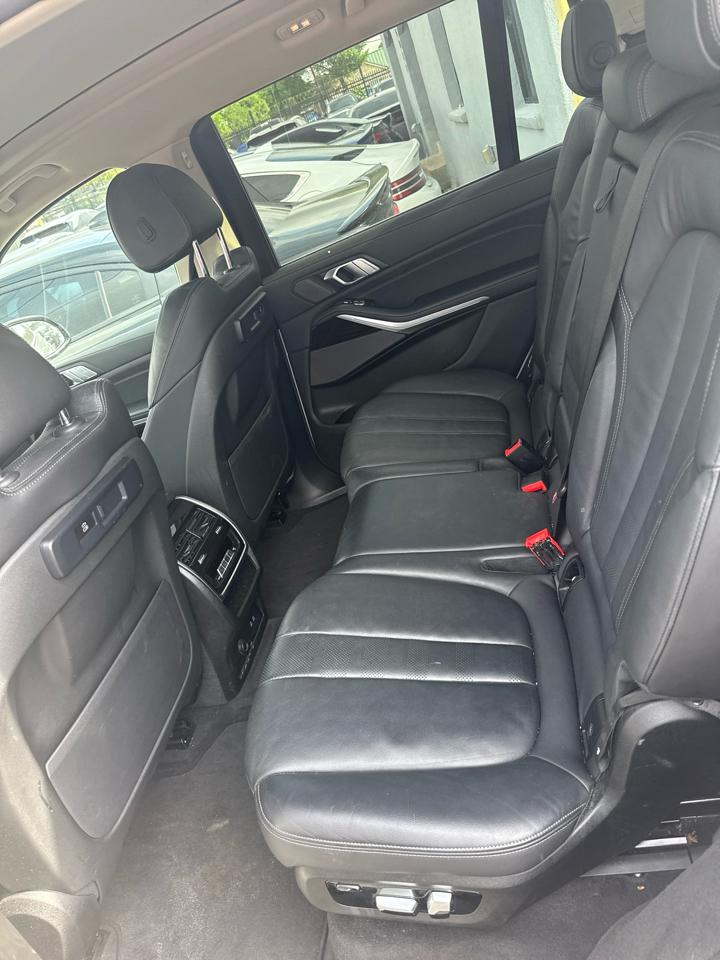 BMW X7 xDrive40i Sports Activity Vehicle 2021