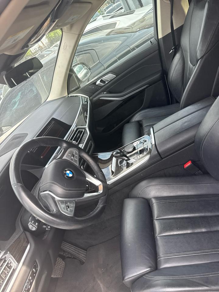 BMW X7 xDrive40i Sports Activity Vehicle 2021