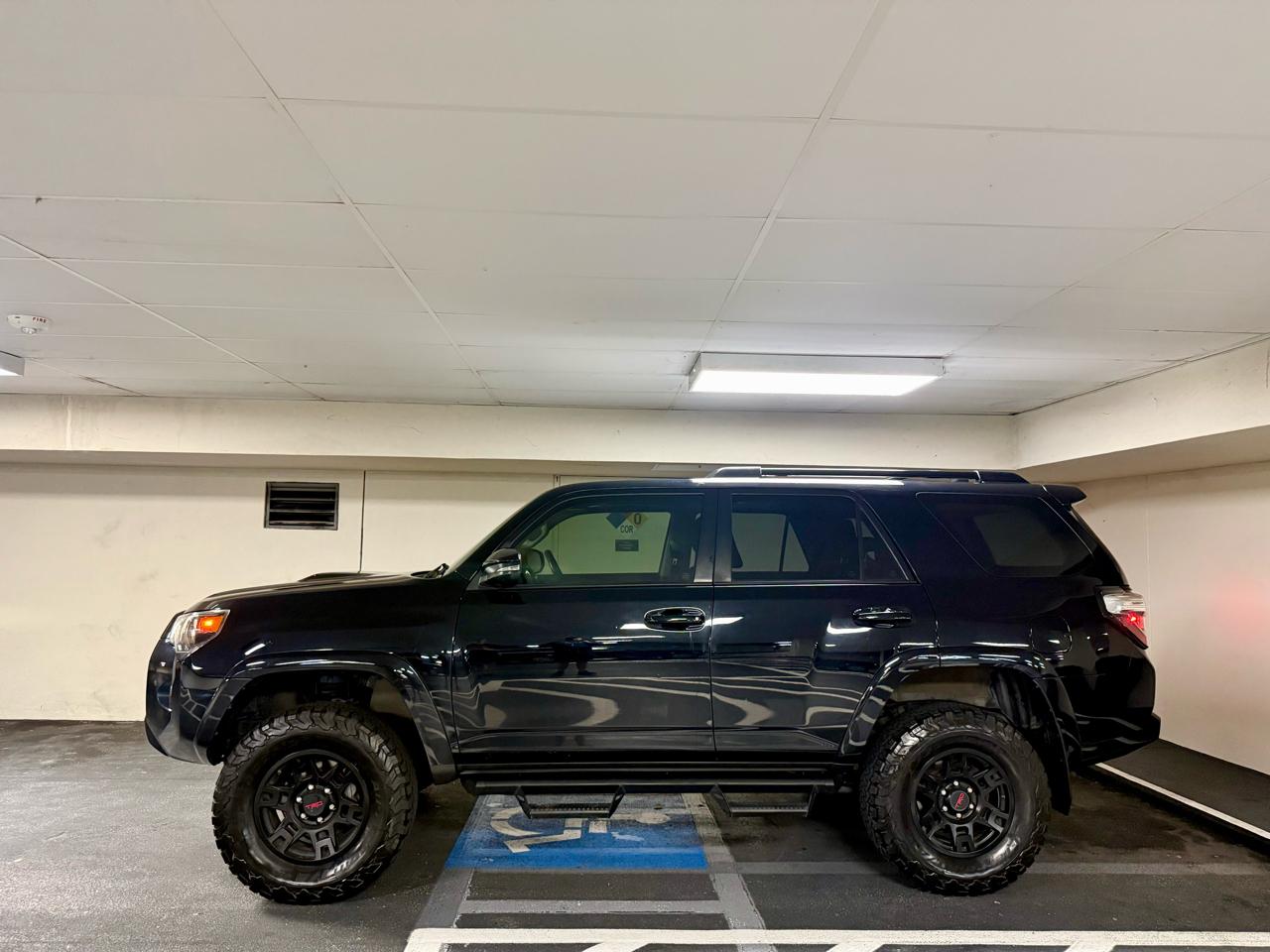Toyota 4Runner Venture 4WD (Natl) 2021