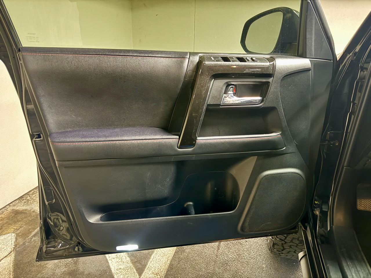 Toyota 4Runner Venture 4WD (Natl) 2021