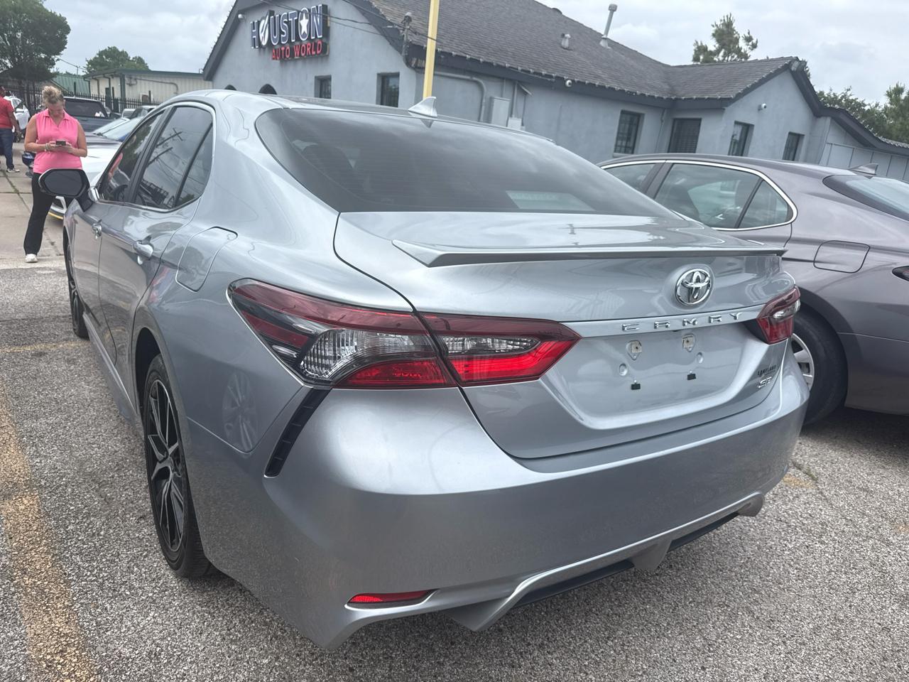 Toyota Camry SE Auto (Natl) 2024