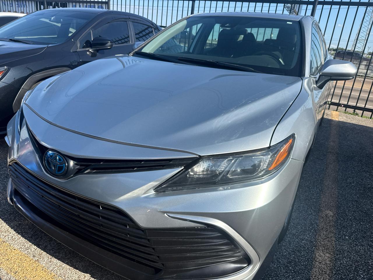 Toyota Camry Hybrid LE CVT (Natl) 2023