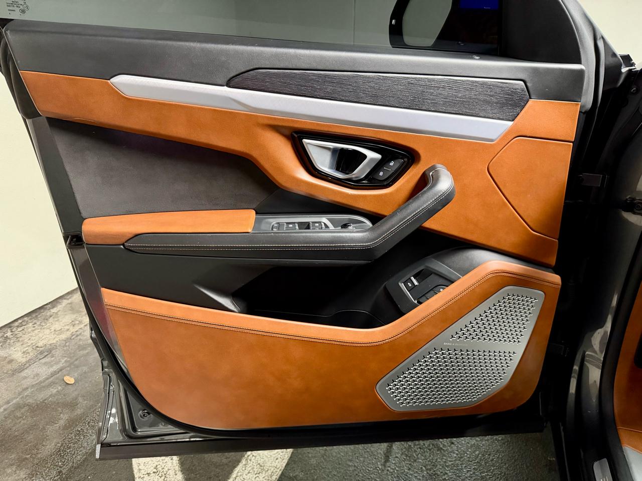 Lamborghini Urus AWD 2019
