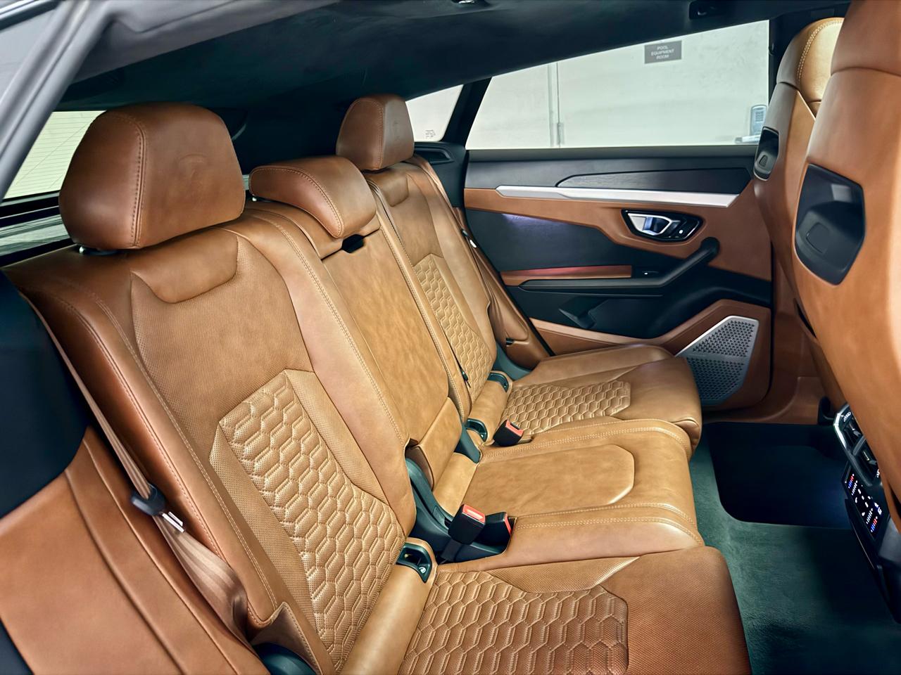 Lamborghini Urus AWD 2019