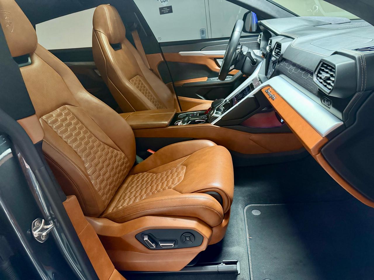 Lamborghini Urus AWD 2019