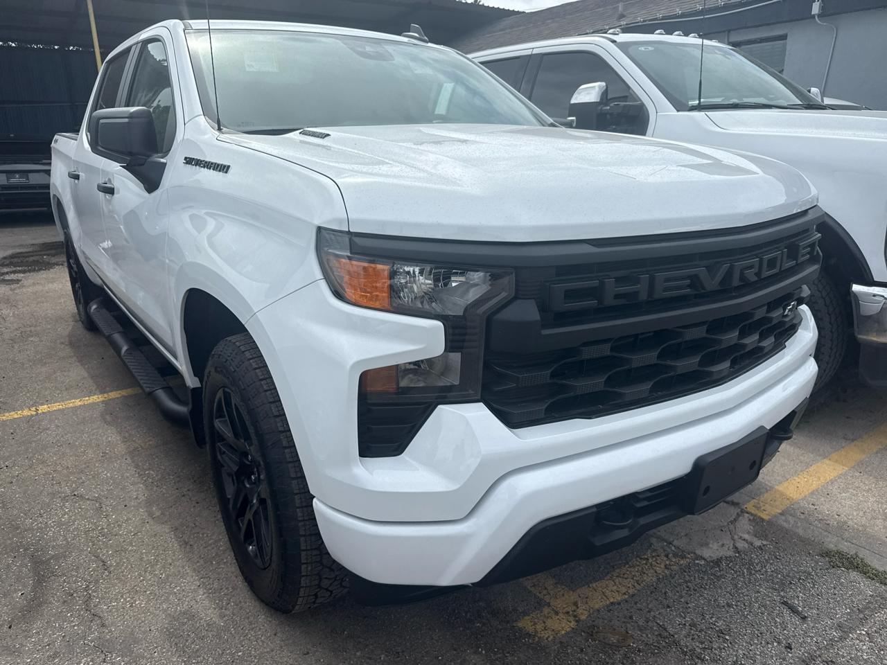 Chevrolet Silverado 1500 4WD Crew Cab 147" Custom 2026