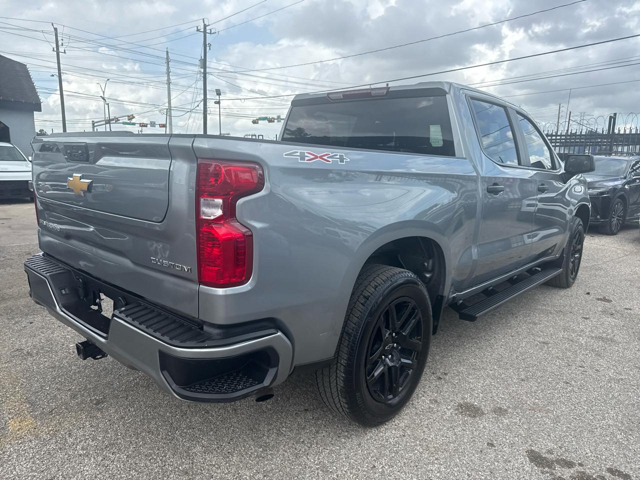 Chevrolet Silverado 1500 4WD Crew Cab 147" Custom 2025