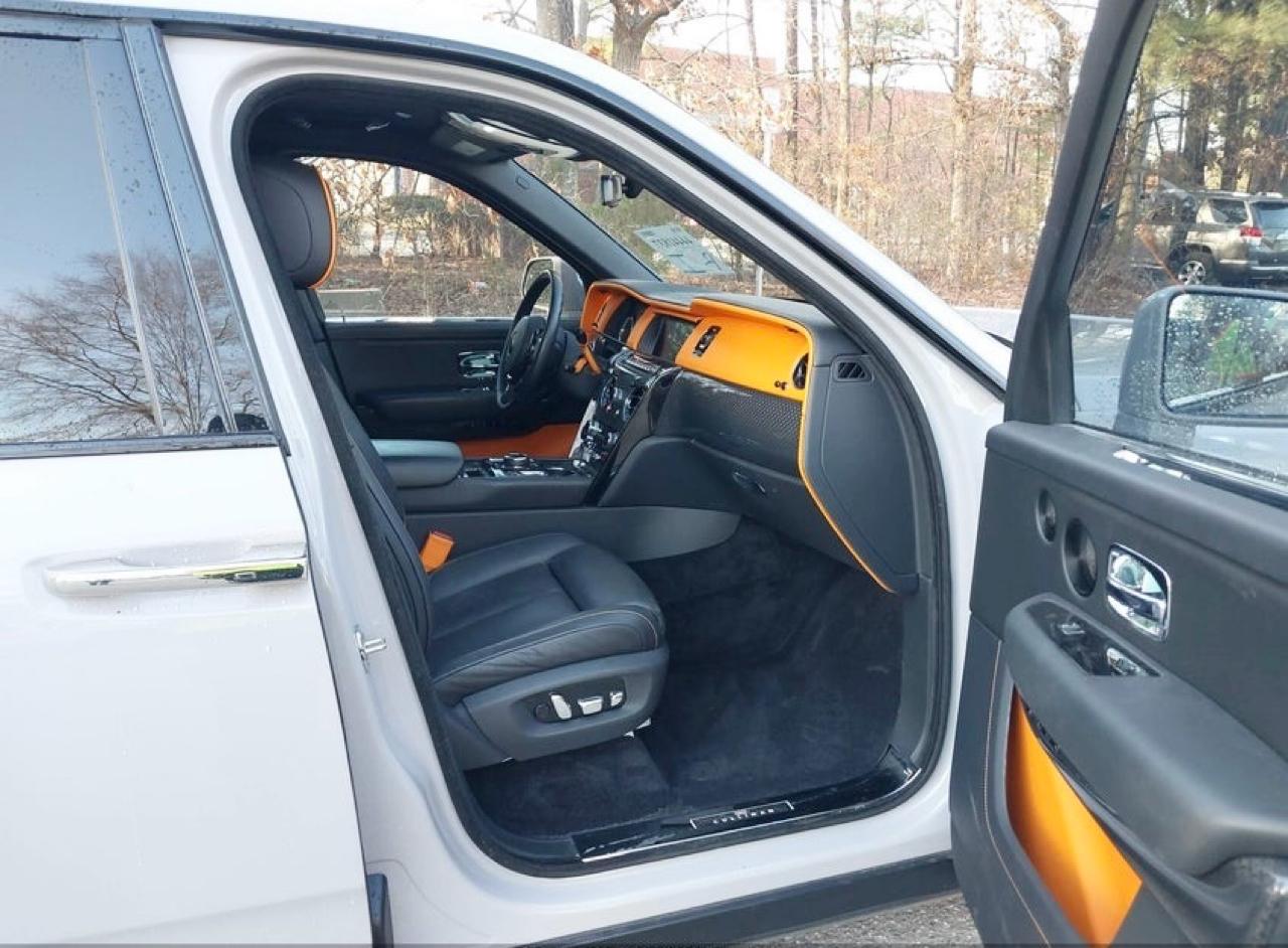 Rolls-Royce Cullinan Black Badge Sport Utility 2022