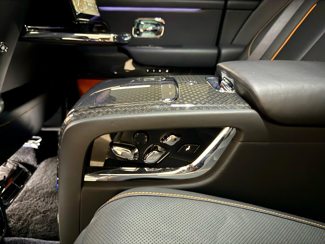 Rolls-Royce Cullinan Black Badge Sport Utility 2022