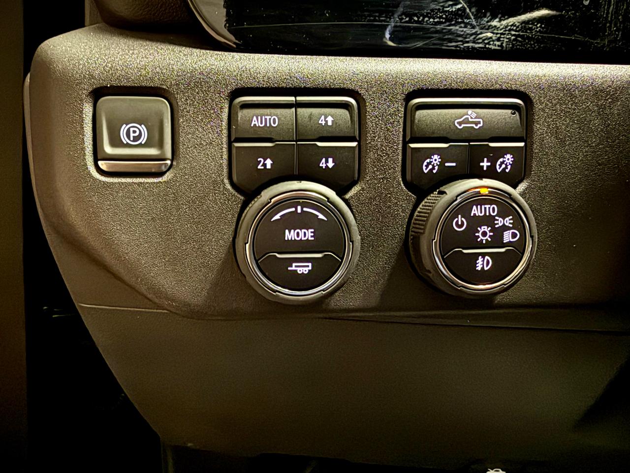Chevrolet Silverado 1500 4WD Crew Cab 147" LT Trail Boss 2025