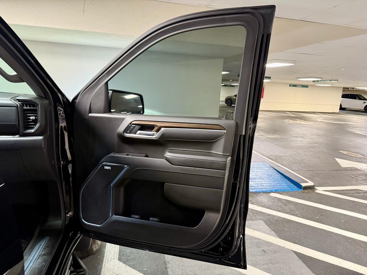 Chevrolet Silverado 1500 4WD Crew Cab 147" LT Trail Boss 2025