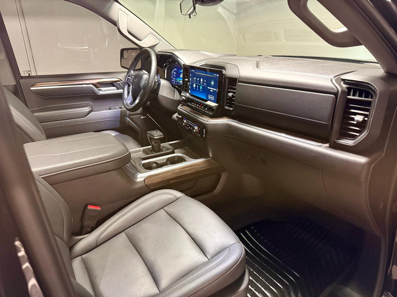 Chevrolet Silverado 1500 4WD Crew Cab 147" LT Trail Boss 2025