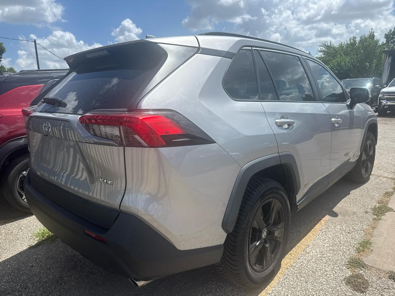 Toyota RAV4 XLE FWD (Natl) 2021