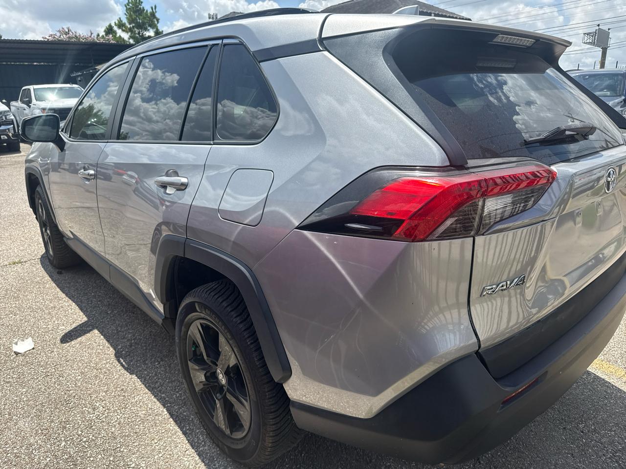 Toyota RAV4 XLE FWD (Natl) 2021