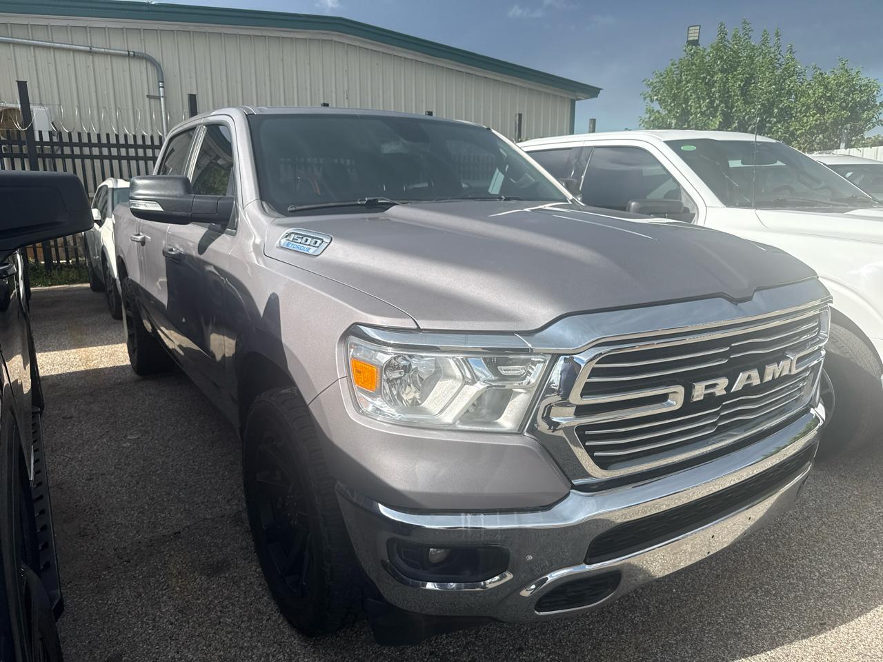 RAM 1500 Big Horn 4x4 Crew Cab 5'7" Box 2022