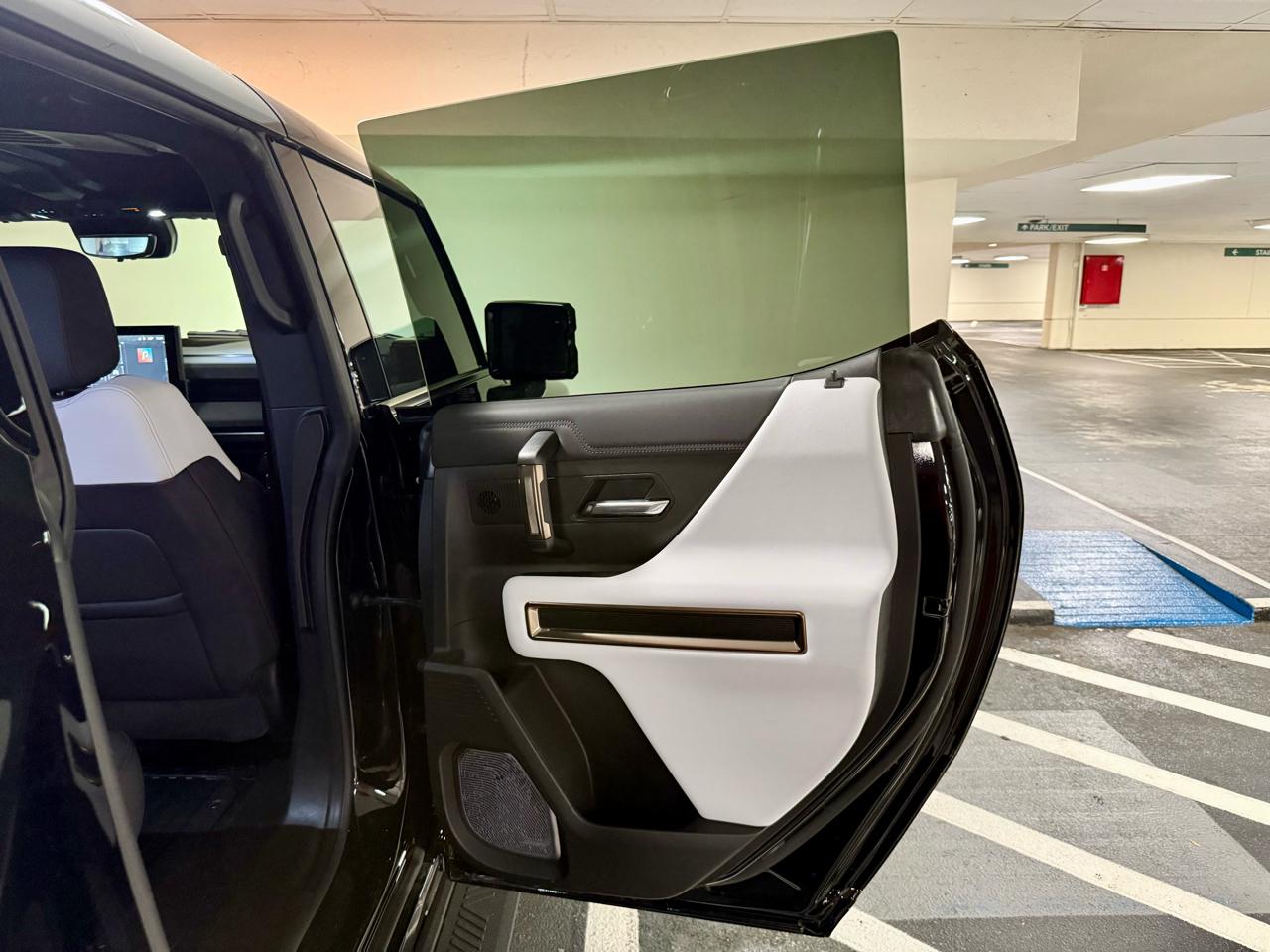 GMC HUMMER EV Pickup e4WD Crew Cab 2X 2025