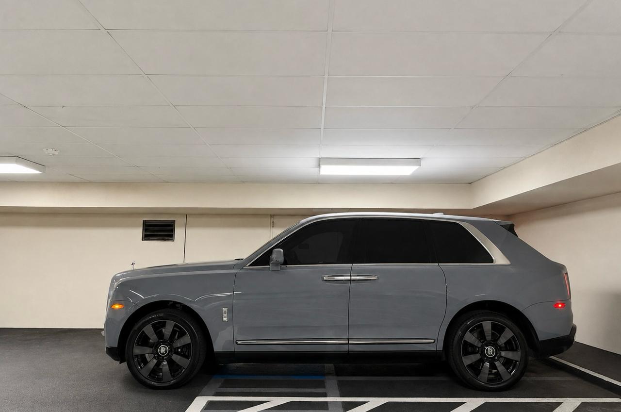 Rolls-Royce Cullinan Sport Utility 2022