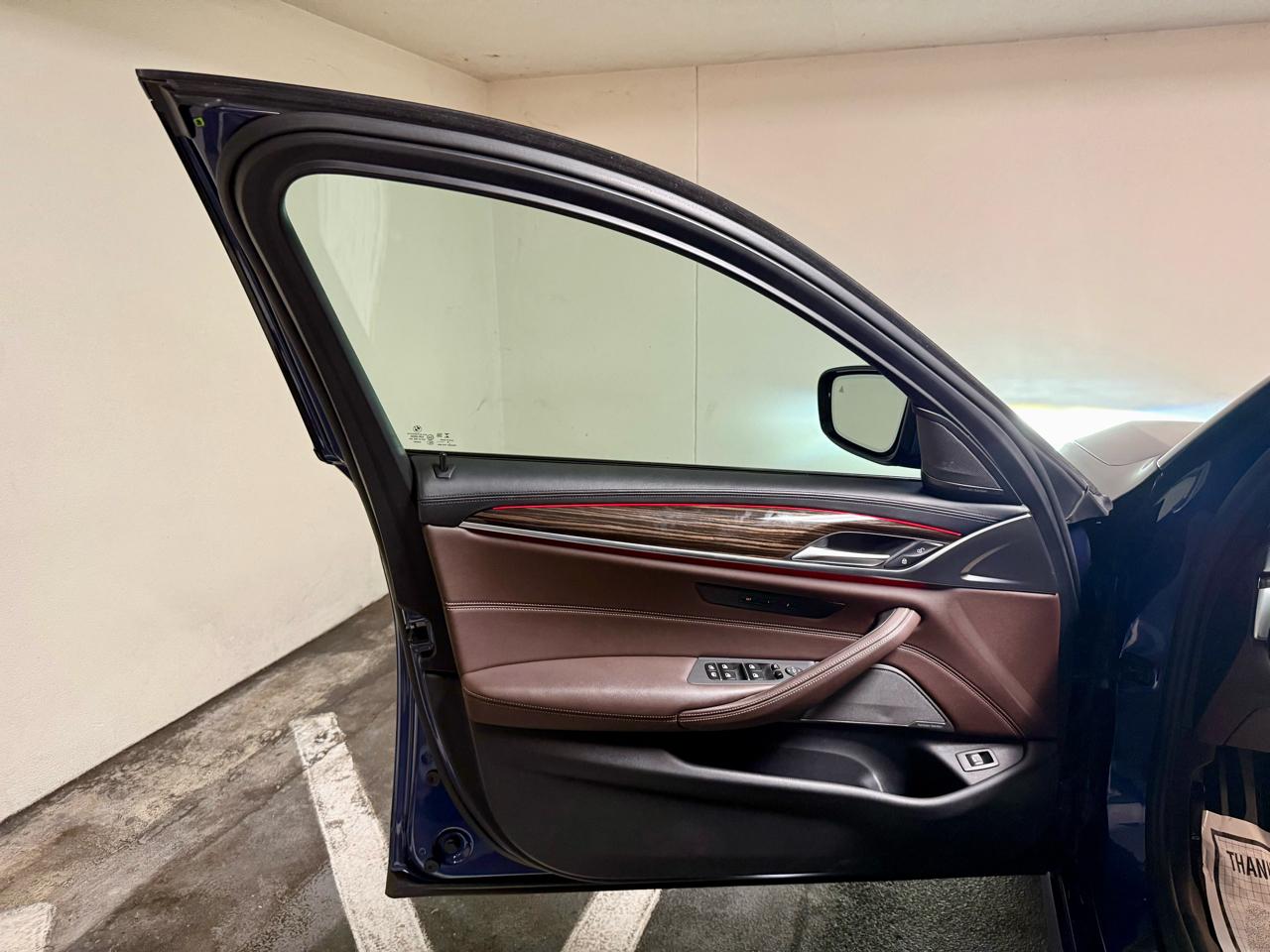 BMW 5 Series M550i xDrive Sedan 2022