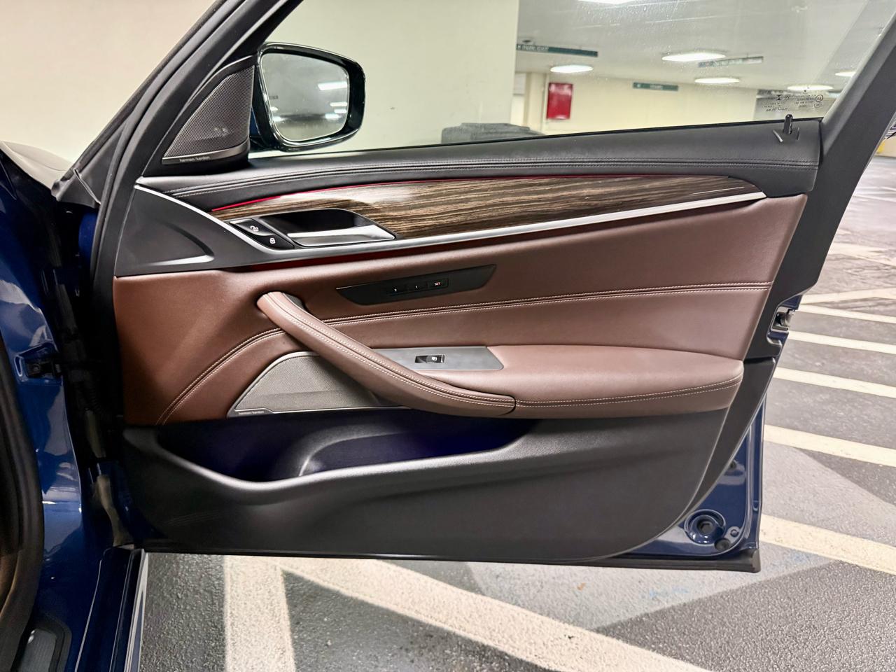 BMW 5 Series M550i xDrive Sedan 2022