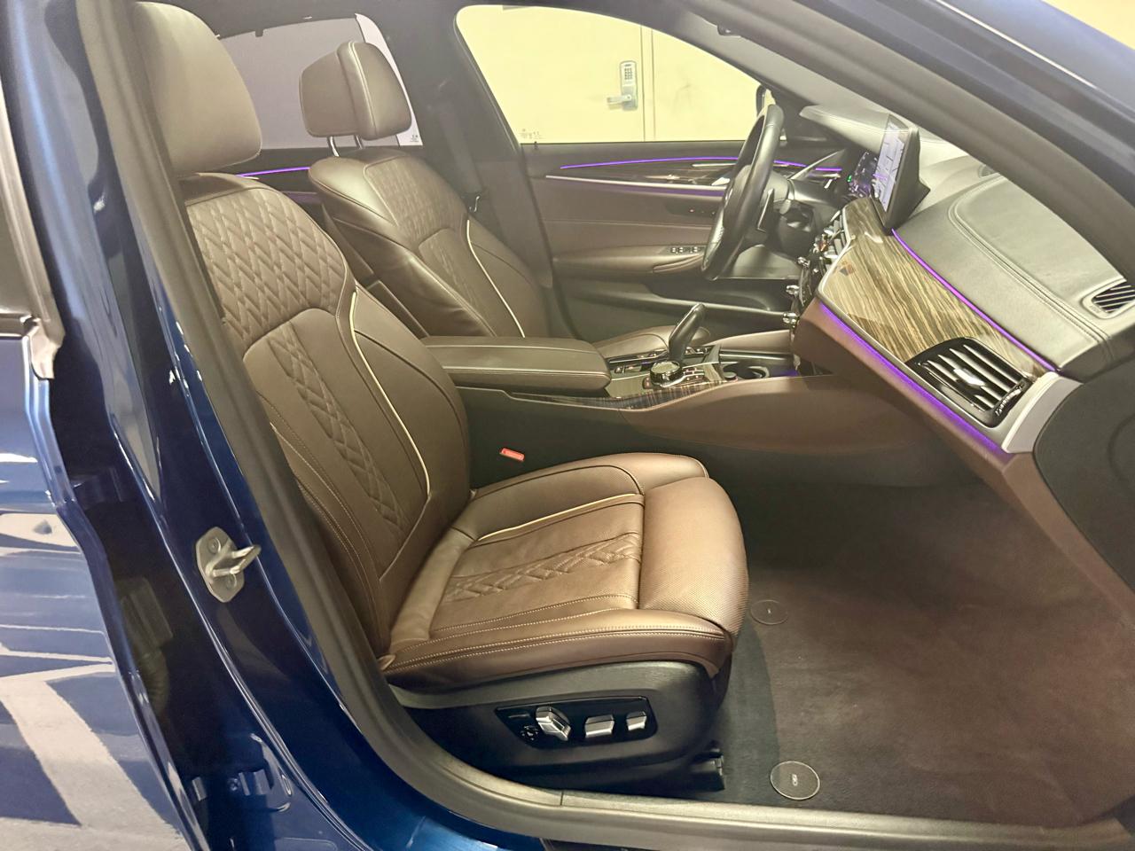 BMW 5 Series M550i xDrive Sedan 2022