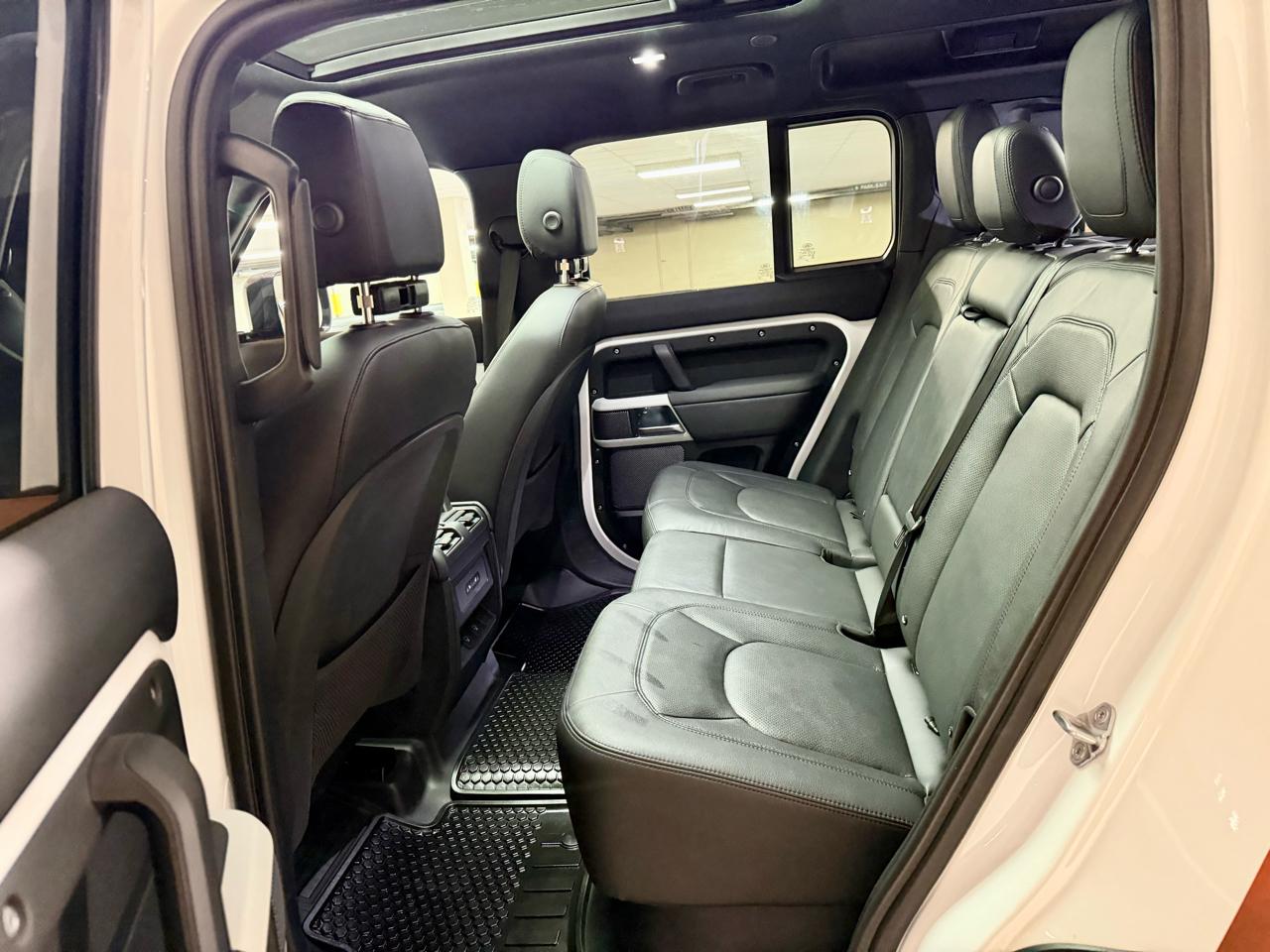 Land Rover Defender 110 P300 S 2024