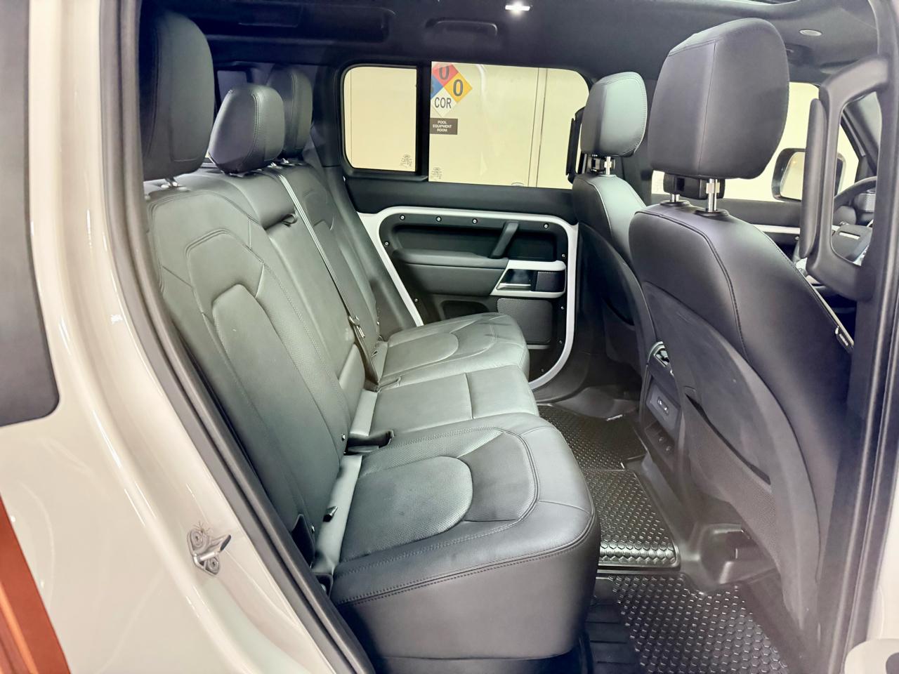 Land Rover Defender 110 P300 S 2024