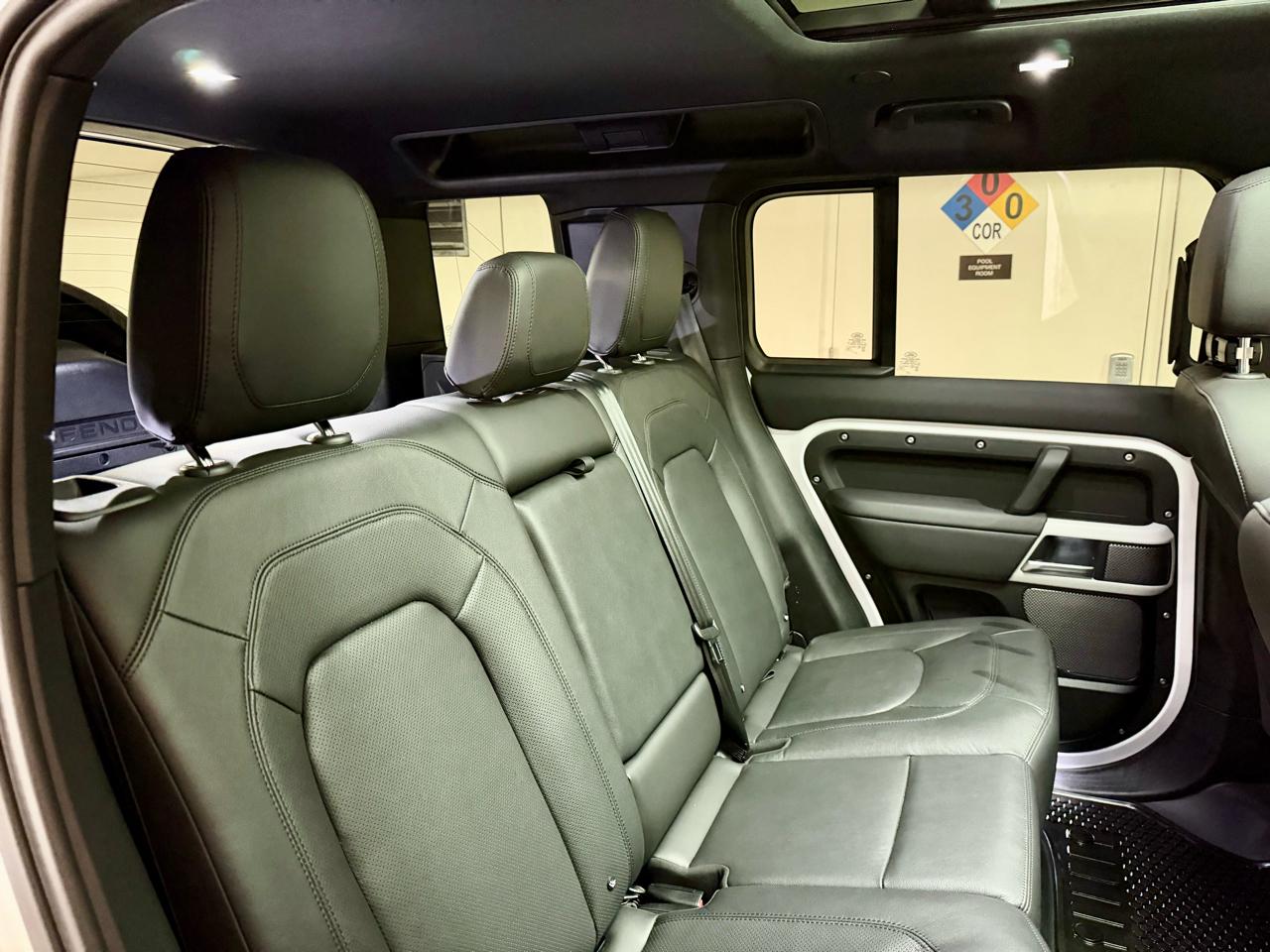Land Rover Defender 110 P300 S 2024