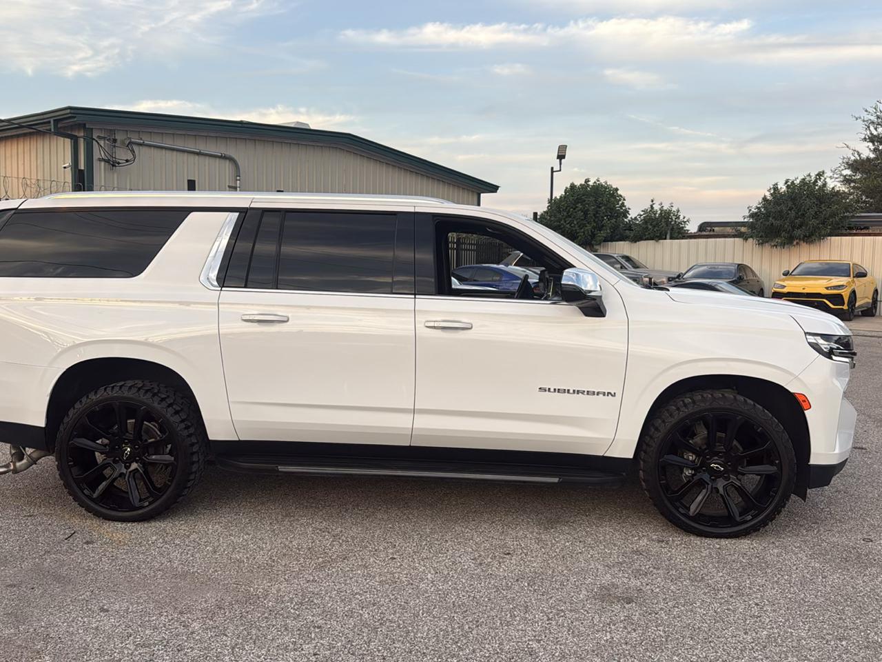 Chevrolet Suburban 4WD 4dr Premier 2023