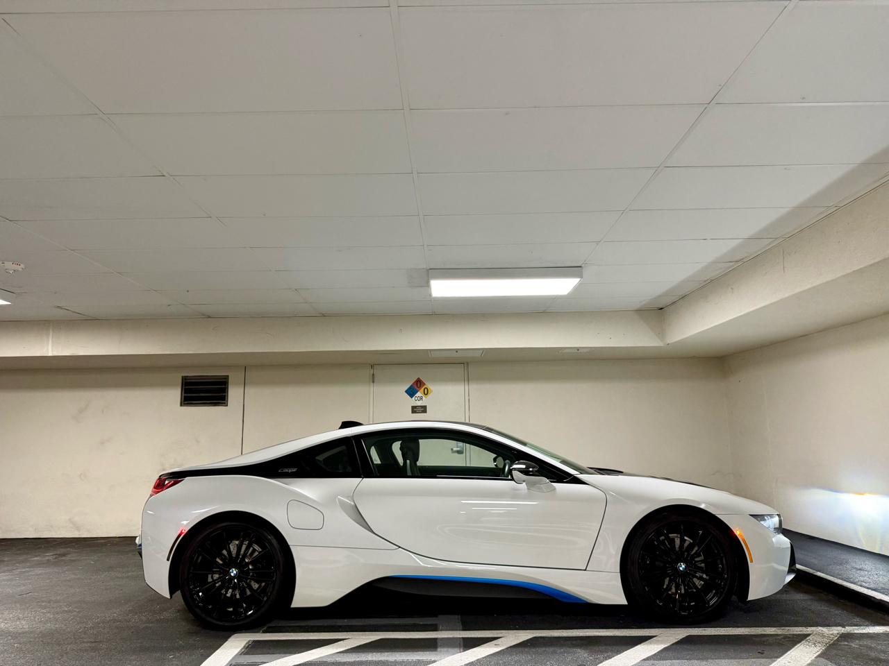 BMW i8 Coupe 2019