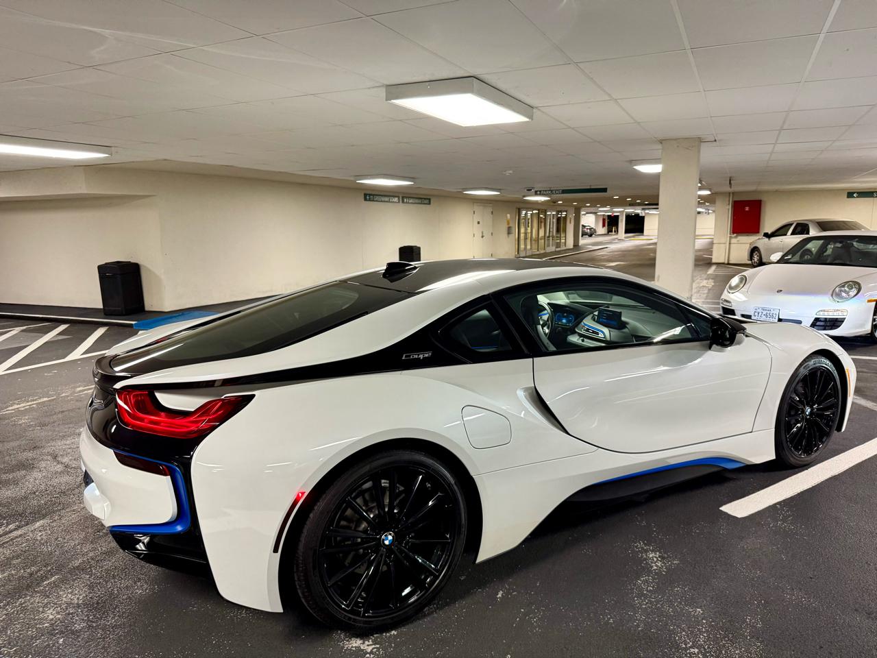 BMW i8 Coupe 2019
