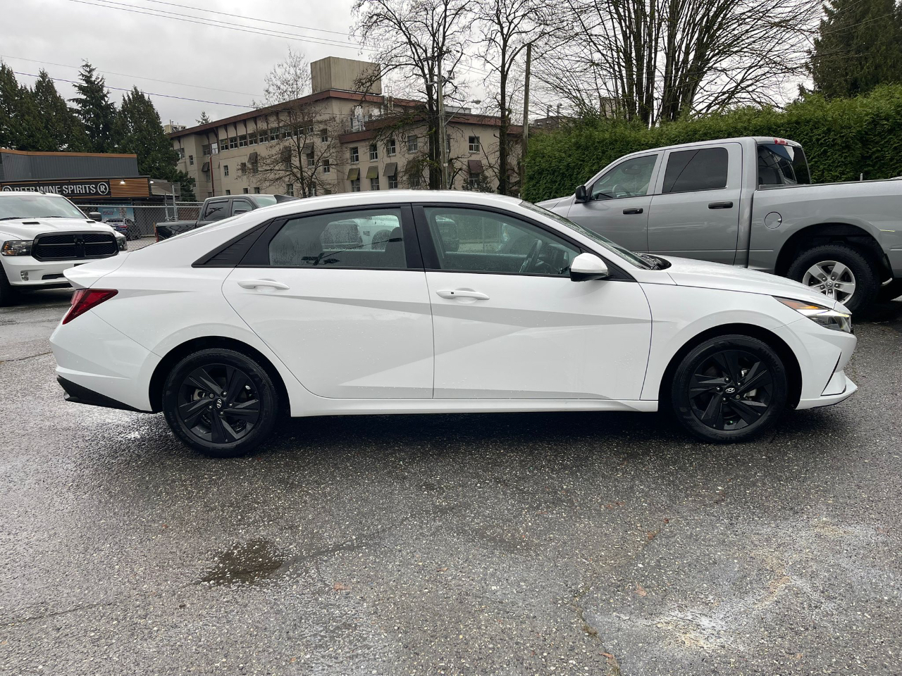 Hyundai Elantra Preferred IVT w/Sun & Tech Package 2022