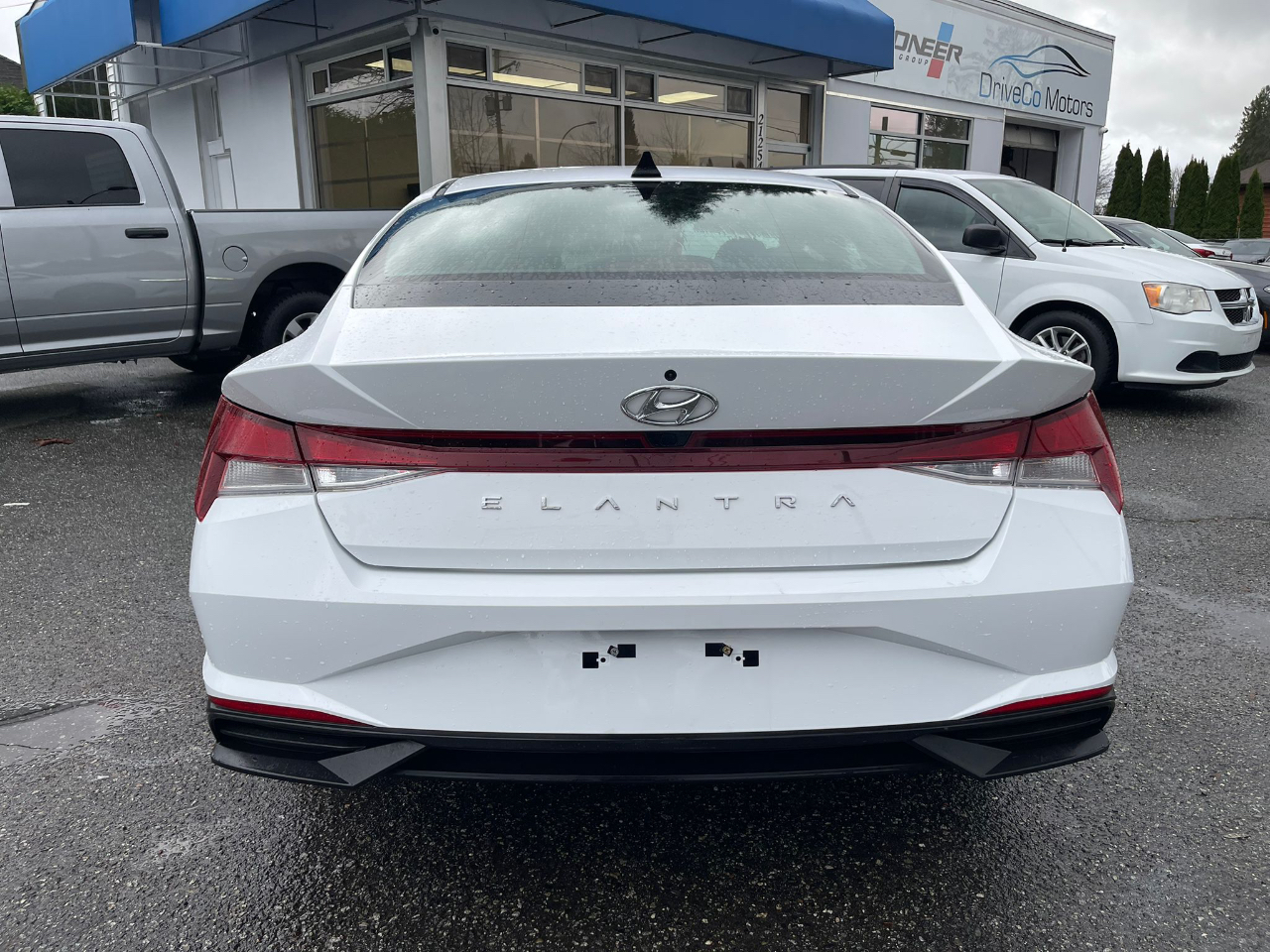 Hyundai Elantra Preferred IVT w/Sun & Tech Package 2022
