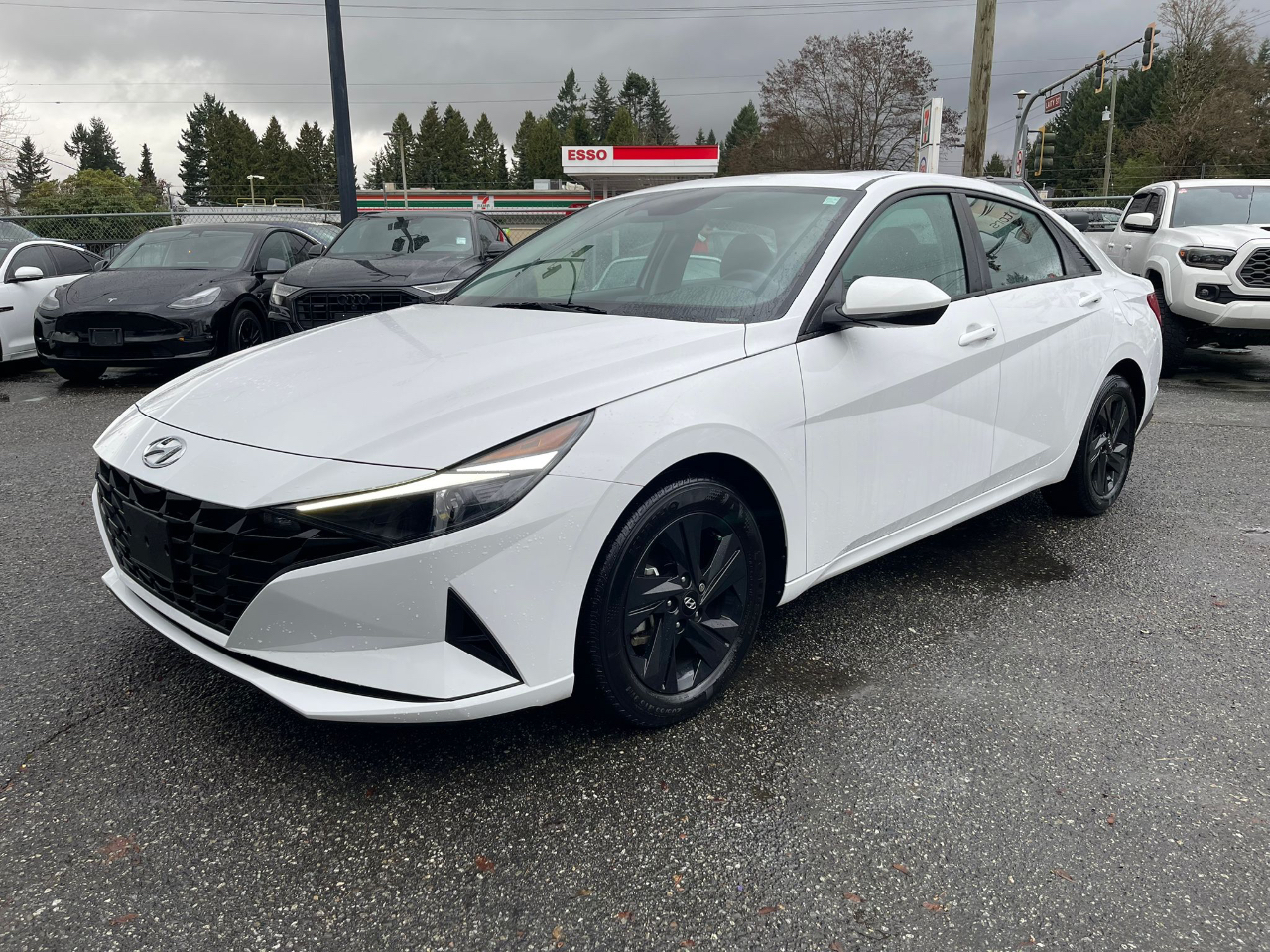 Hyundai Elantra Preferred IVT w/Sun & Tech Package 2022