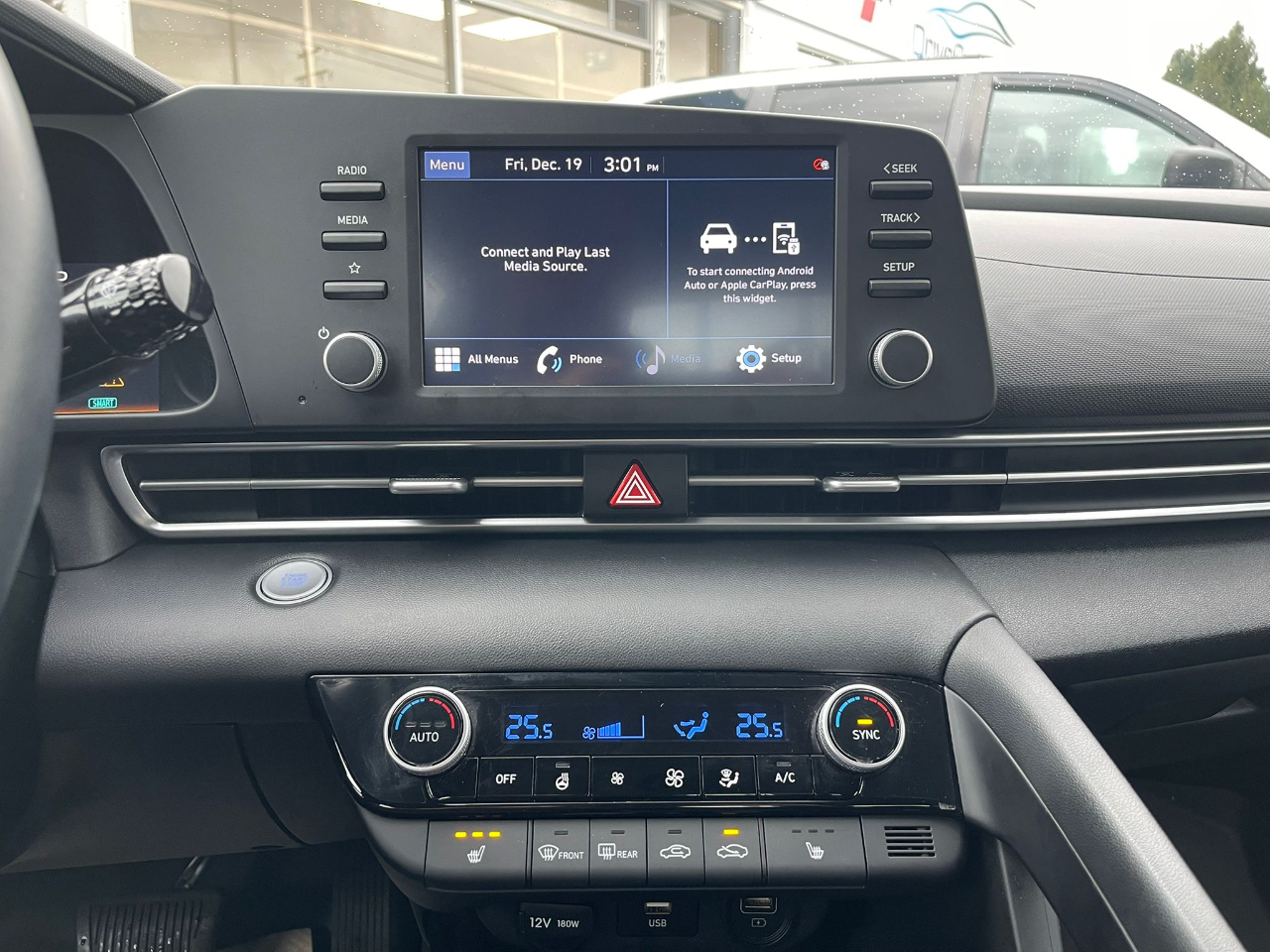 Hyundai Elantra Preferred IVT w/Sun & Tech Package 2022