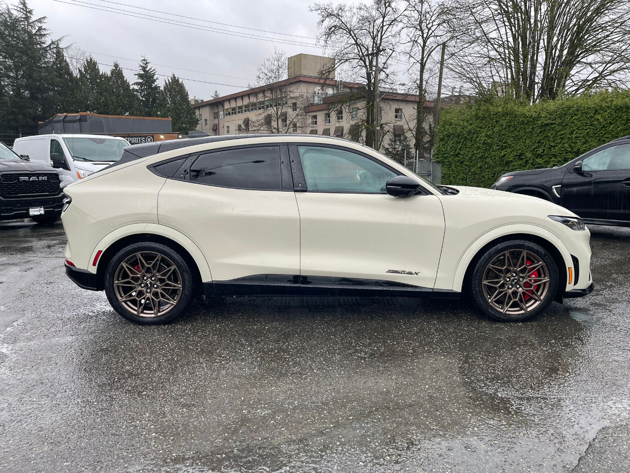 Ford Mustang Mach-E  2025