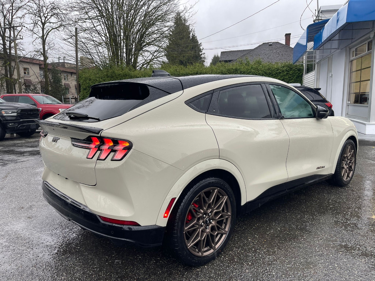 Ford Mustang Mach-E  2025