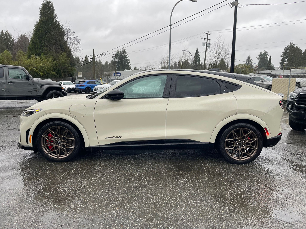 Ford Mustang Mach-E  2025