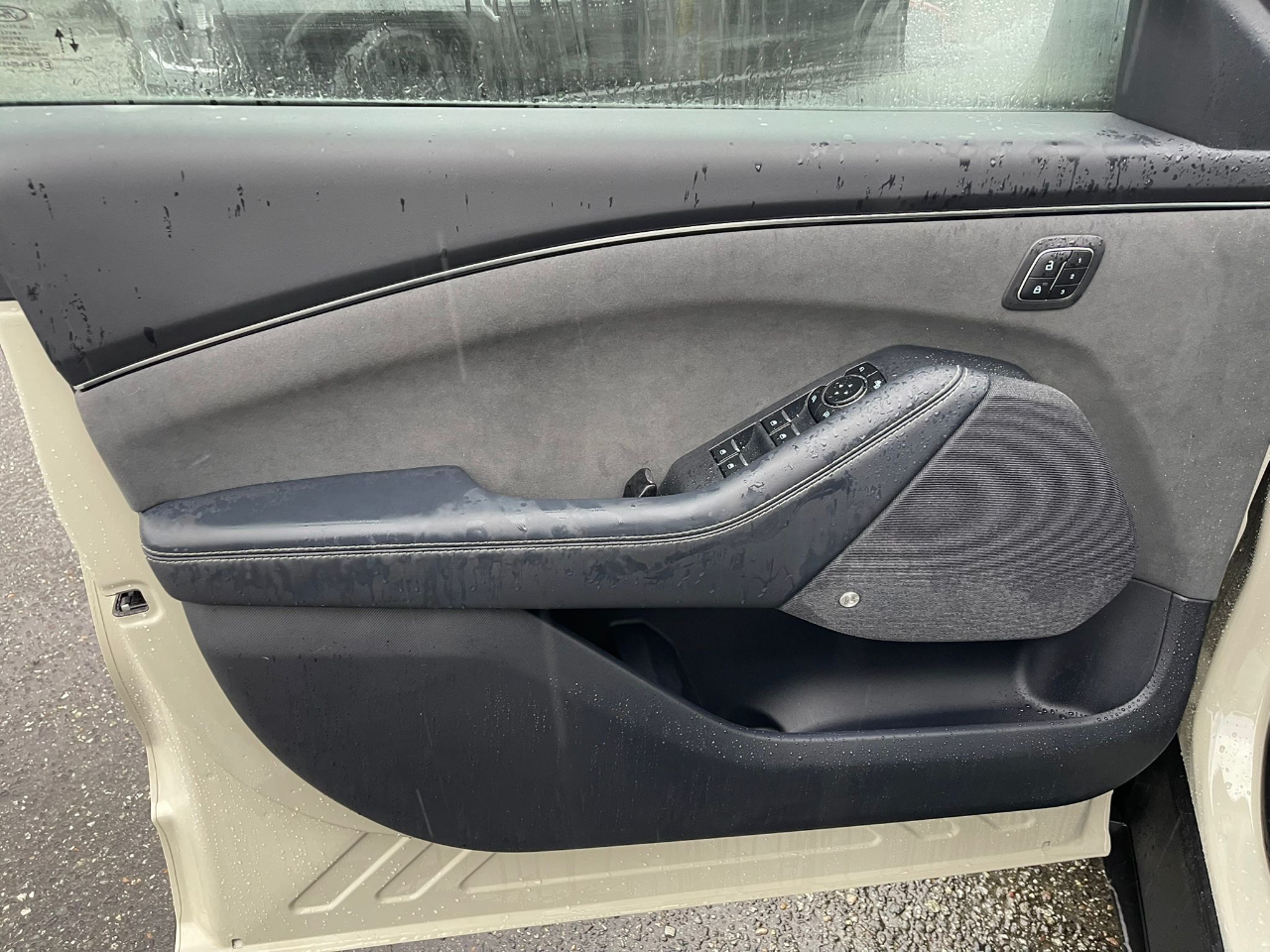 Ford Mustang Mach-E  2025