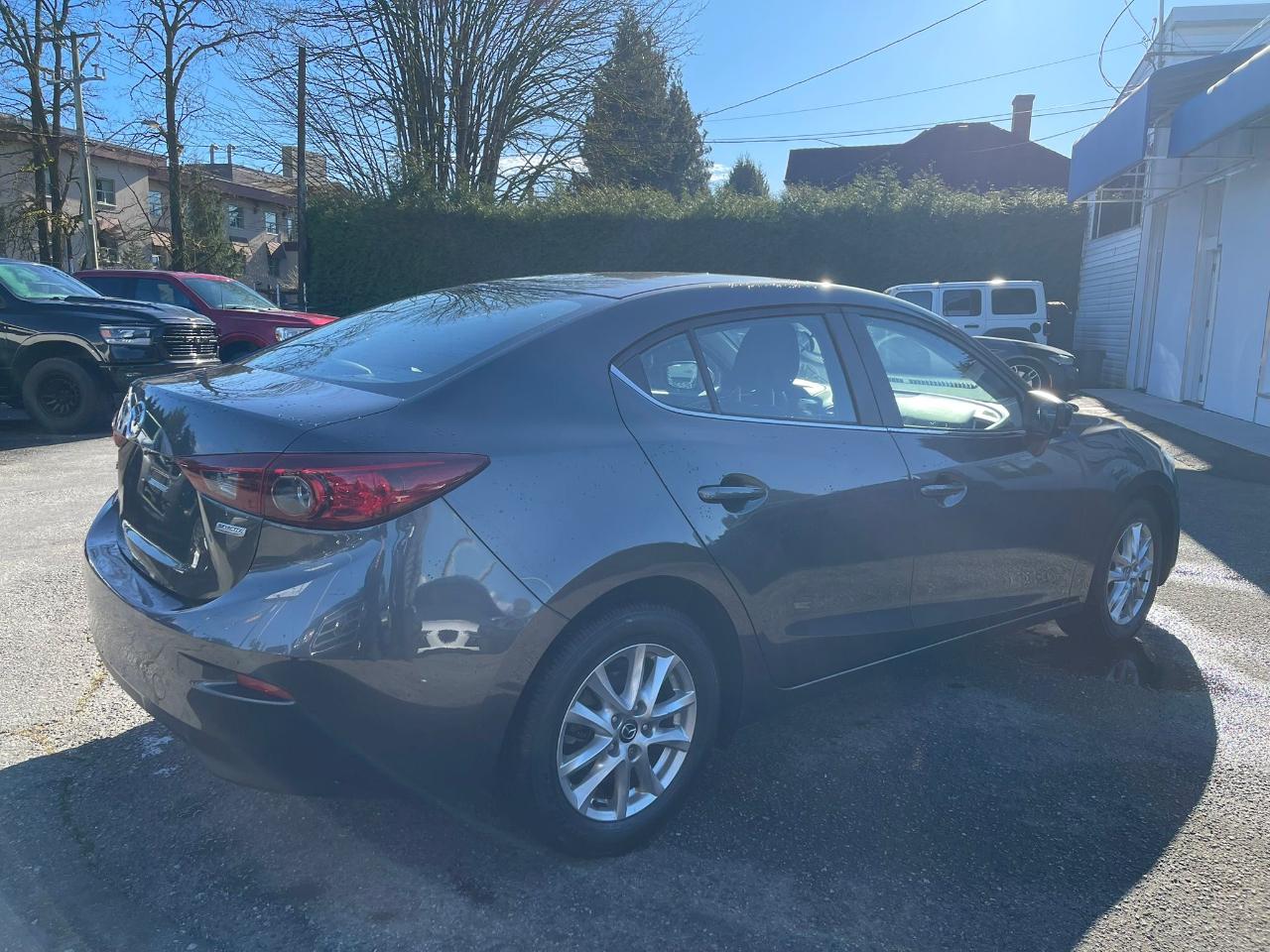 Mazda Mazda3 4-Door  2017