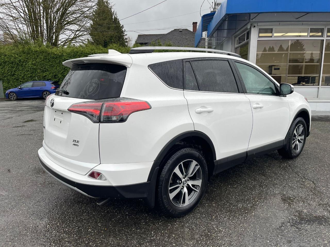 Toyota RAV4  2018