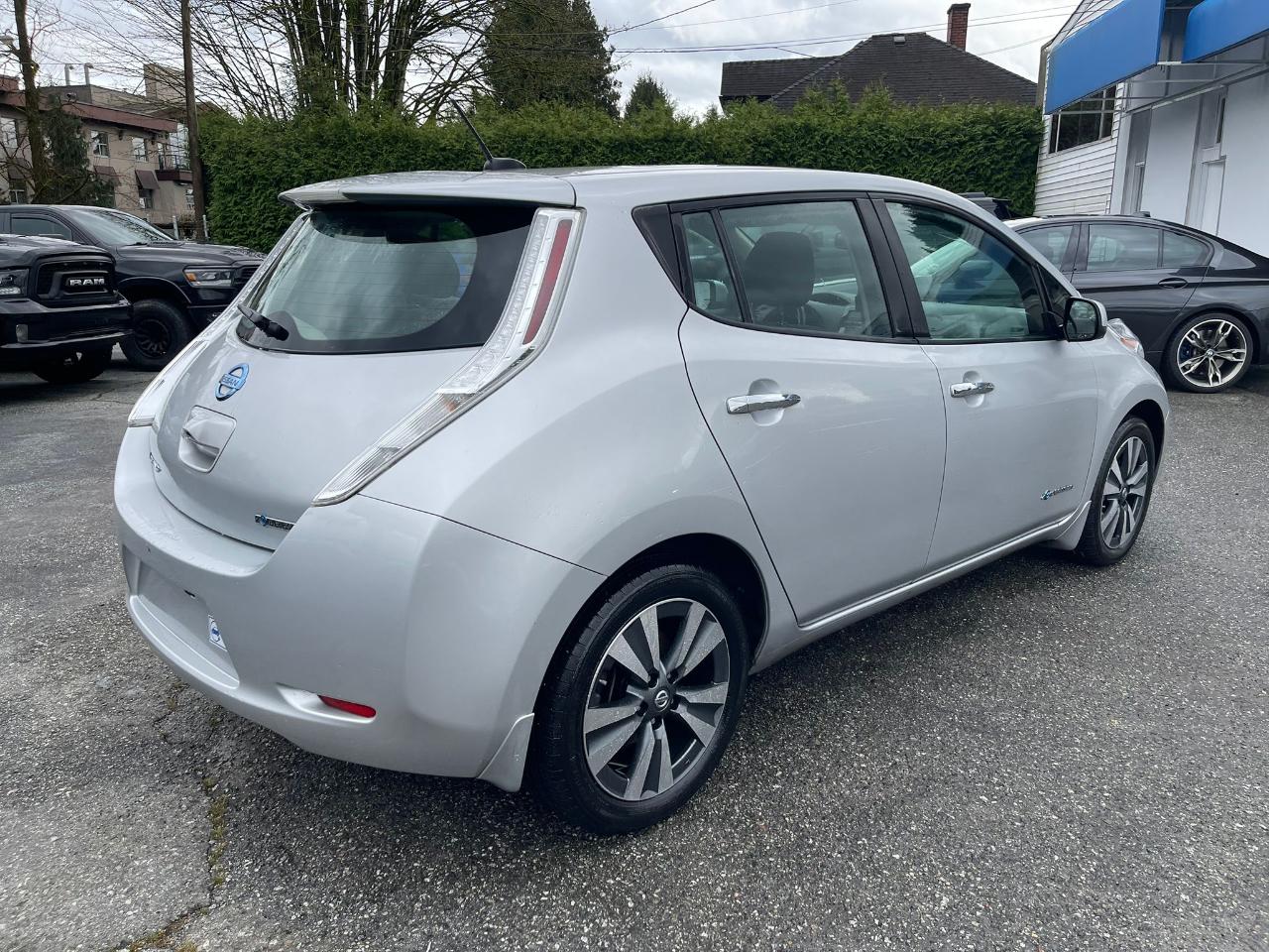 Nissan Leaf 4dr HB SV 2016