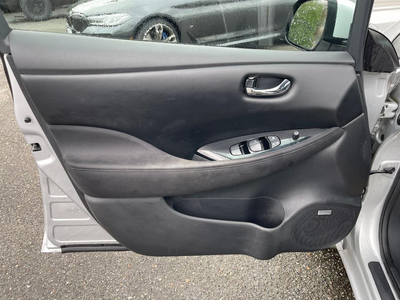 Nissan Leaf 4dr HB SV 2016