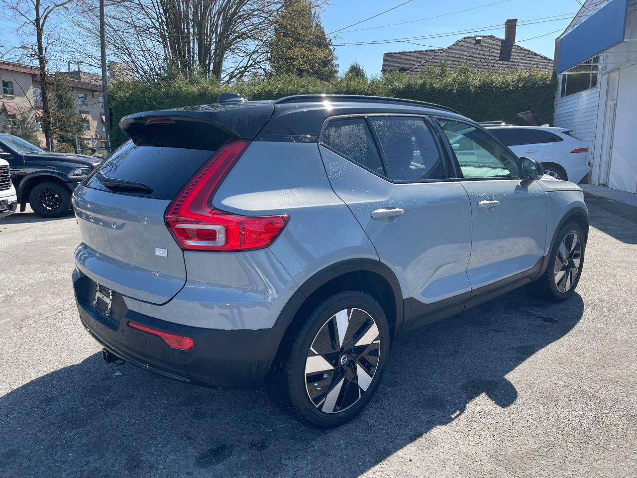 Volvo XC40 Recharge Pure Electric Twin eAWD Plus 2024