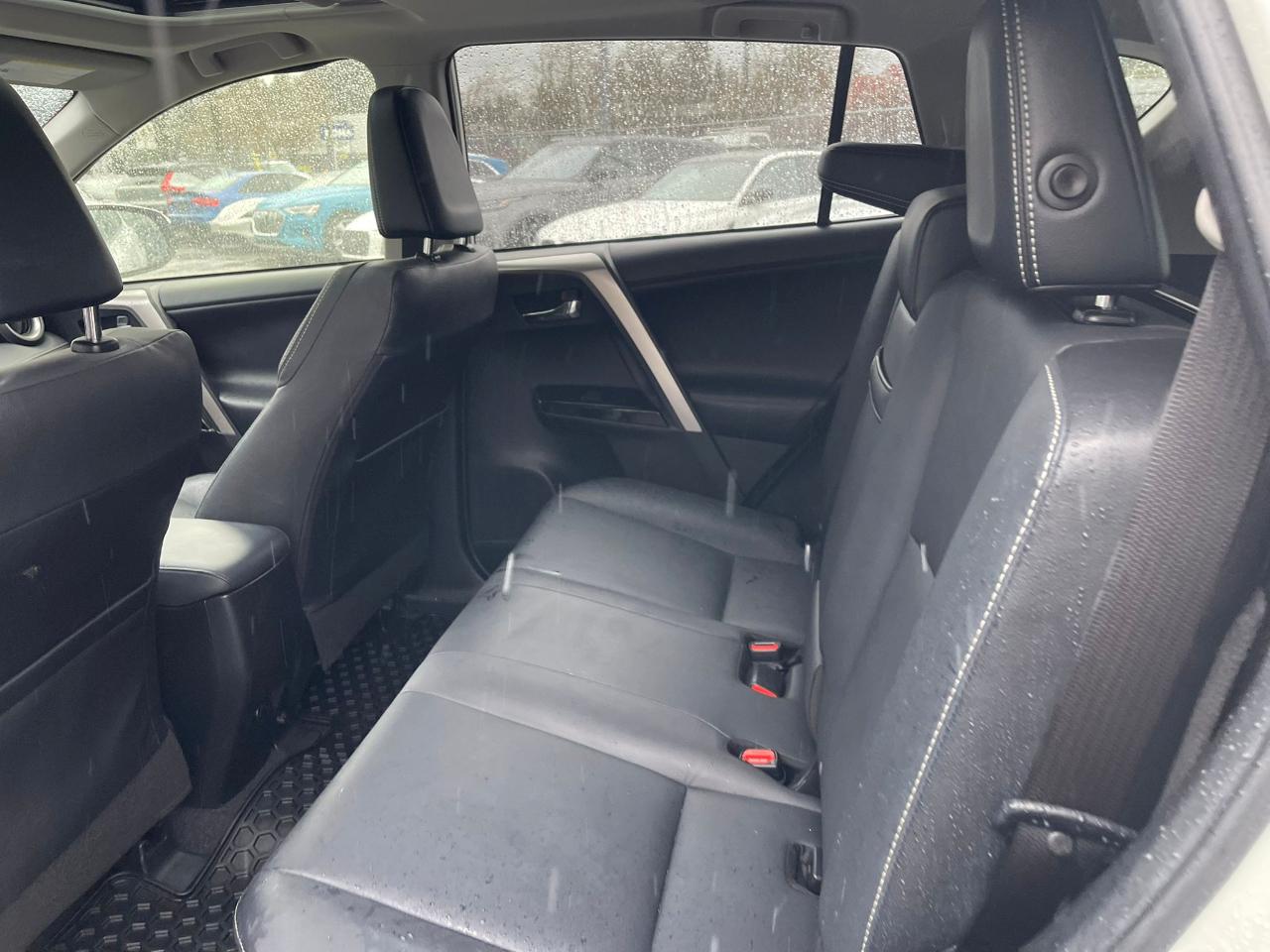 Toyota RAV4 Hybrid Limited AWD 2018