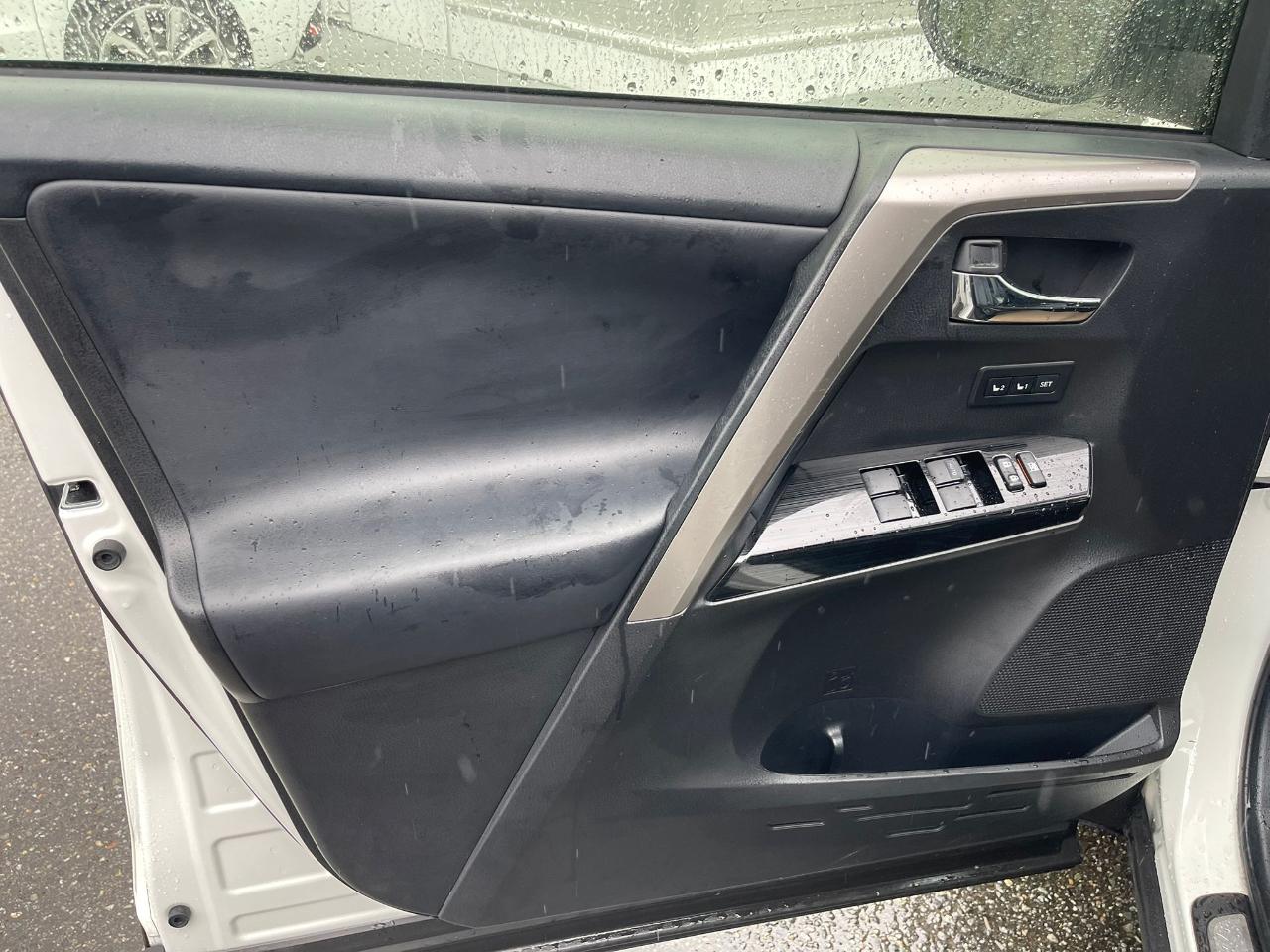 Toyota RAV4 Hybrid Limited AWD 2018