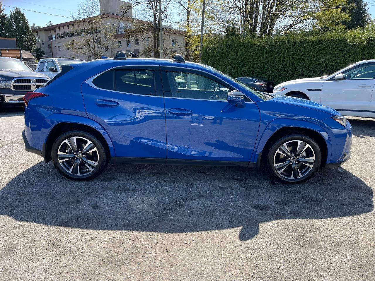 Lexus UX UX 300h AWD 2025