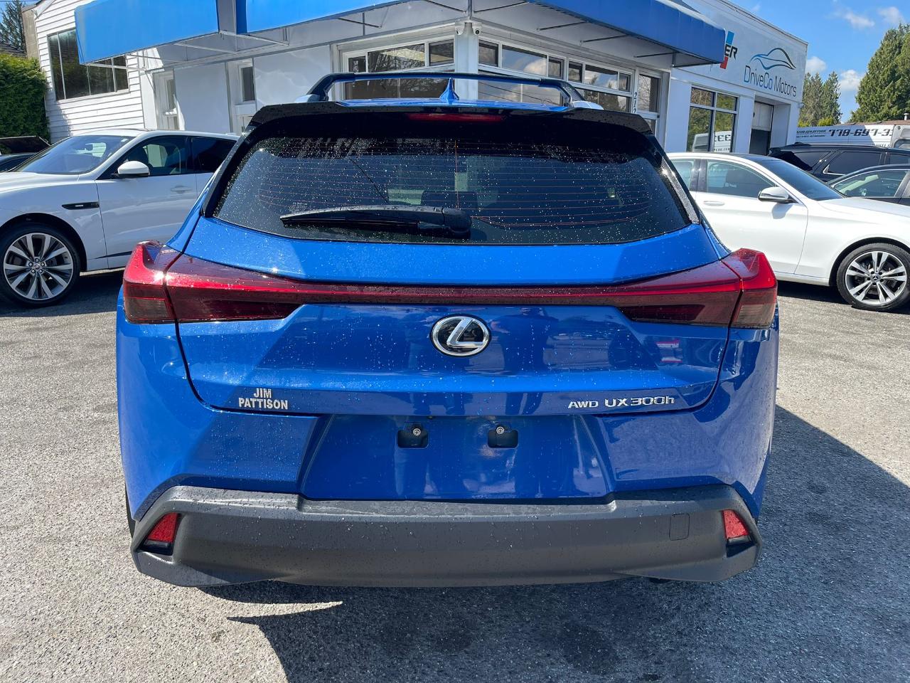 Lexus UX UX 300h AWD 2025