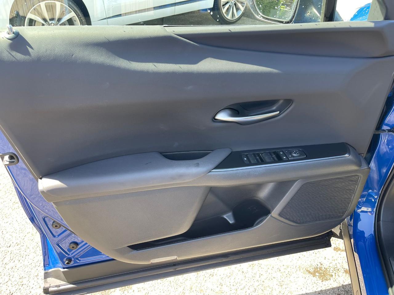 Lexus UX UX 300h AWD 2025