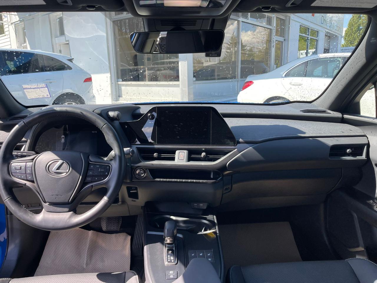 Lexus UX UX 300h AWD 2025